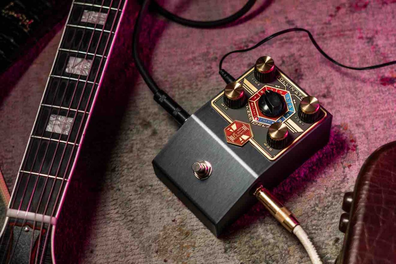 The Beetronics Pollinator Hazee pedal with its status LED illuminated, highlighting the "Queen Bee" mode setting.