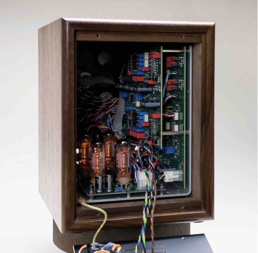 Knif Audio BBD delay boutique masterpiece with four NOS SQ pentode tubes