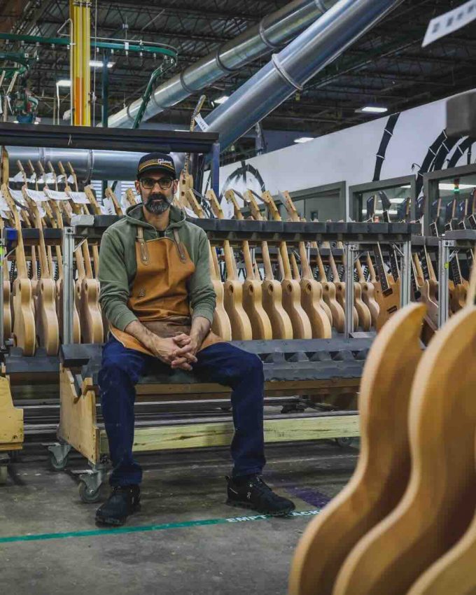 Gibson CEO Cesar Gueikian to Step Down