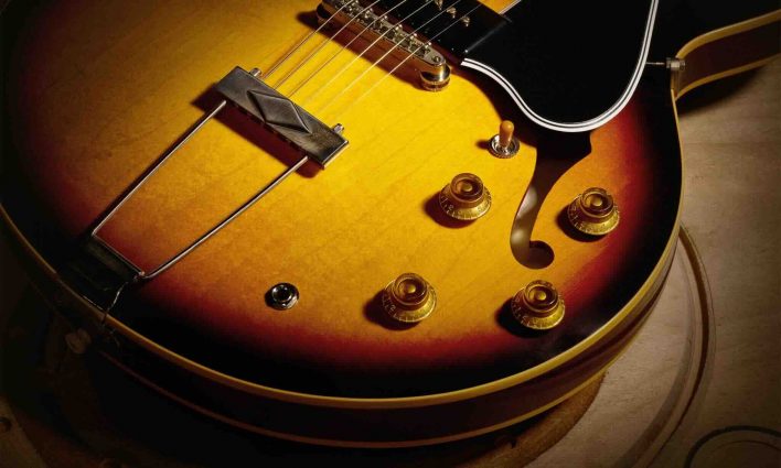 Gibson Custom Shop 1959 ES-330 Reissue electric hollowbody guitar in Vintage Burst VOS finish.