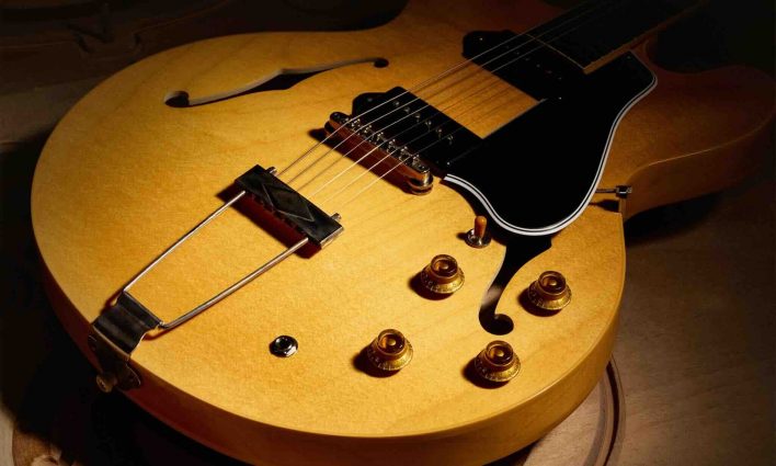 Gibson Custom Shop 1959 ES-330 Reissue electric hollowbody guitar in Vintage Natural VOS finish.