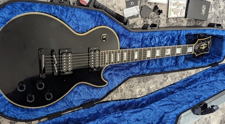 LEAK- Gibson Kirk Hammett 1989 Les Paul Custom 'Blacked Out'