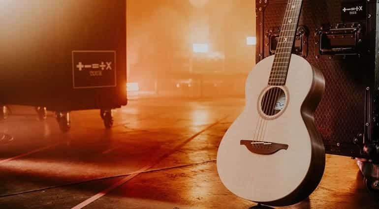 Unveiling the Ed Sheeran Stadium Edition Guitar- A Masterpiece for the Stage