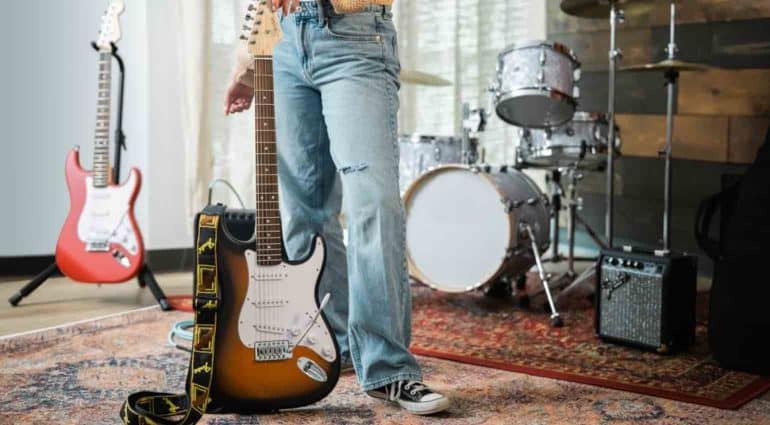 Fender Squier Debut Stratocaster- A Beginner's Dream at $119
