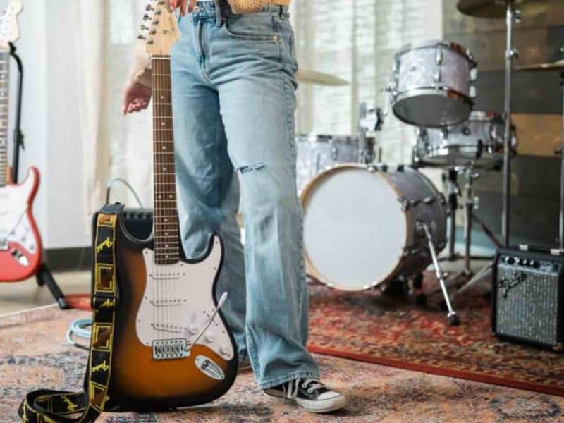 Fender Squier Debut Stratocaster- A Beginner's Dream at $119